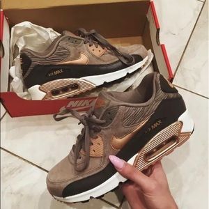 Women’s Nike AIR MAX 90 LTHR